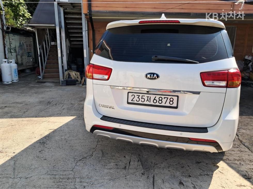 Kia Carnival — miniaturë 4
