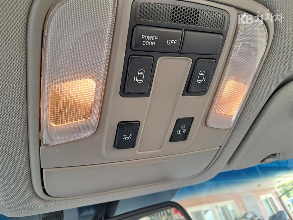 Kia Carnival — miniaturë 8