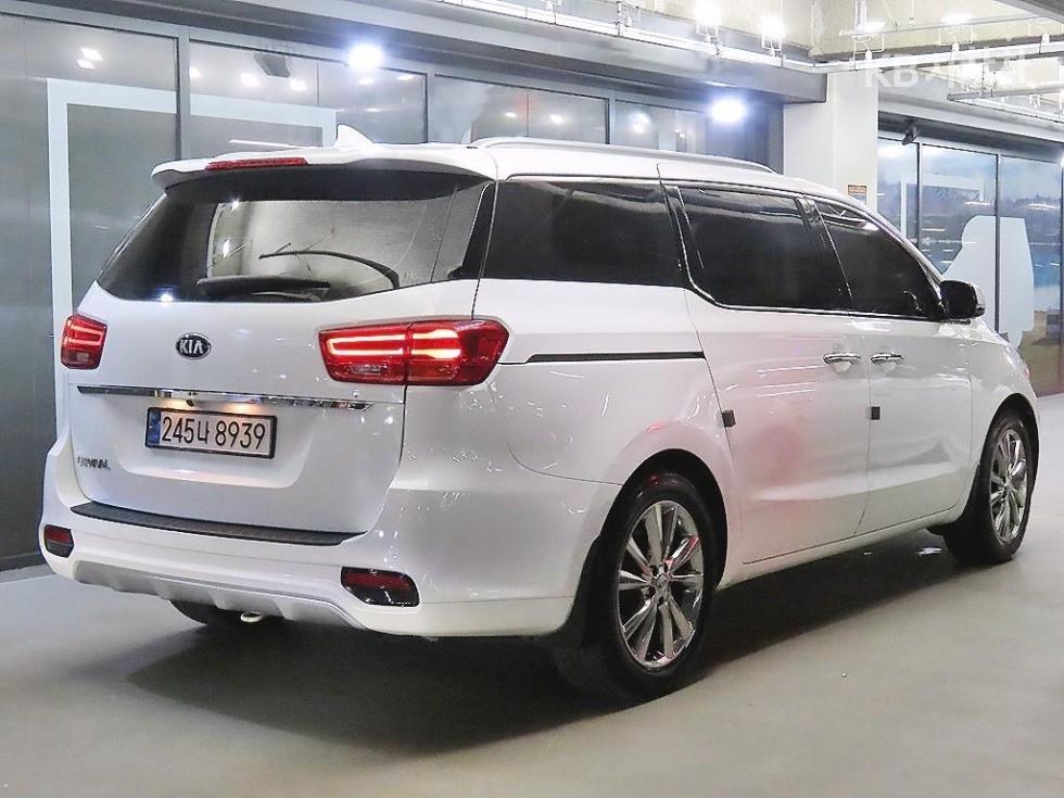 Kia Carnival — miniaturë 4