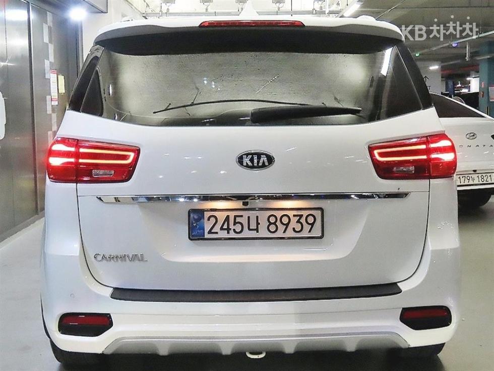 Kia Carnival — miniaturë 5