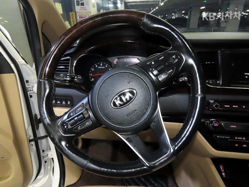 Kia Carnival — miniaturë 8