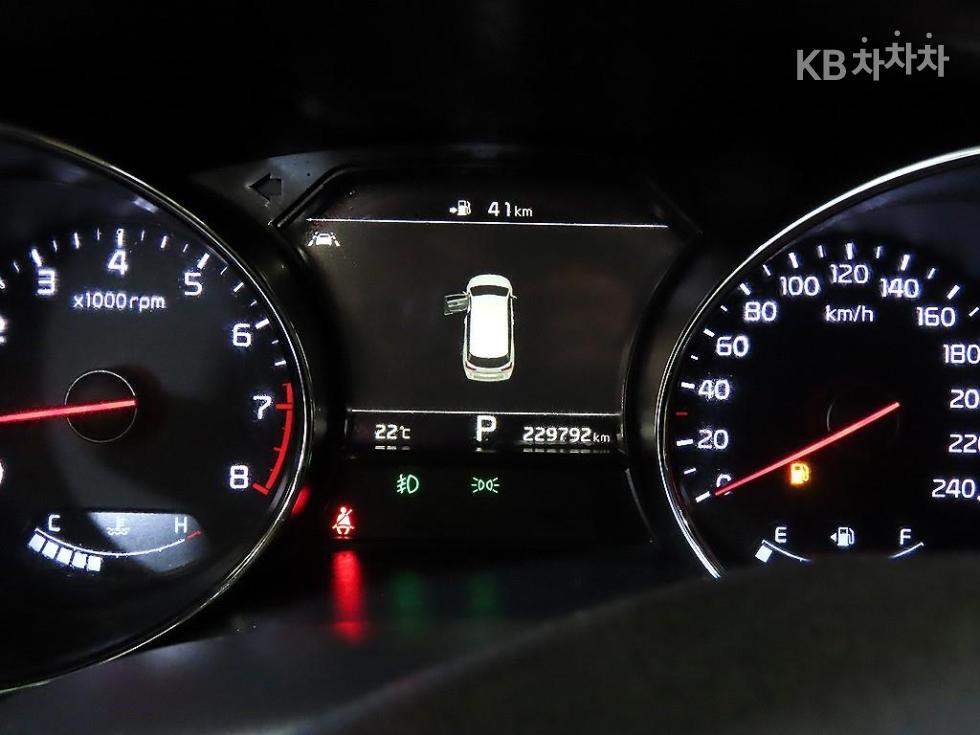 Kia Carnival — miniaturë 9