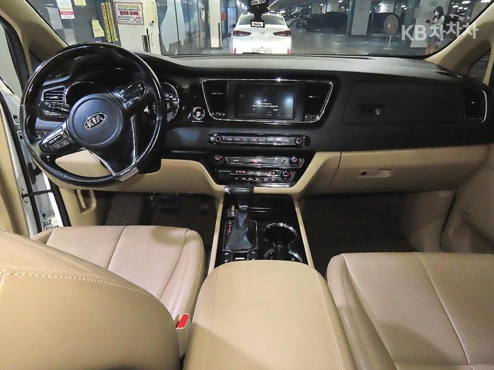 Kia Carnival — miniaturë 10