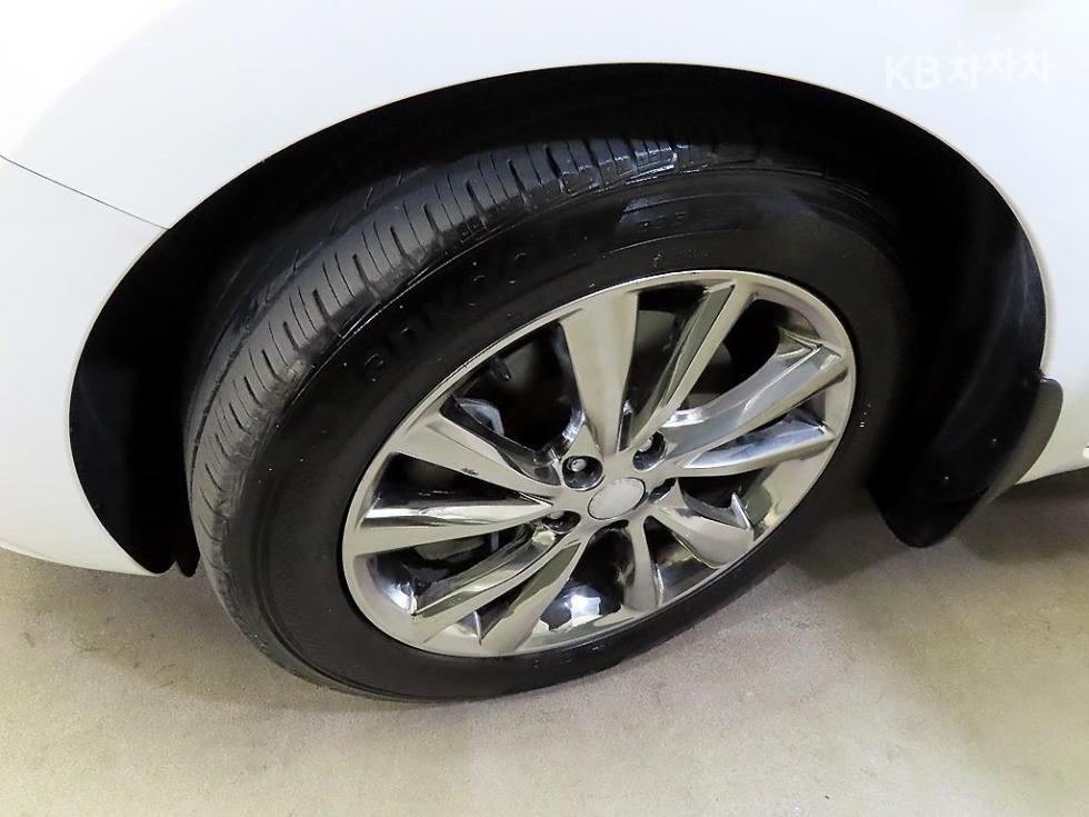 Kia Carnival — miniaturë 20