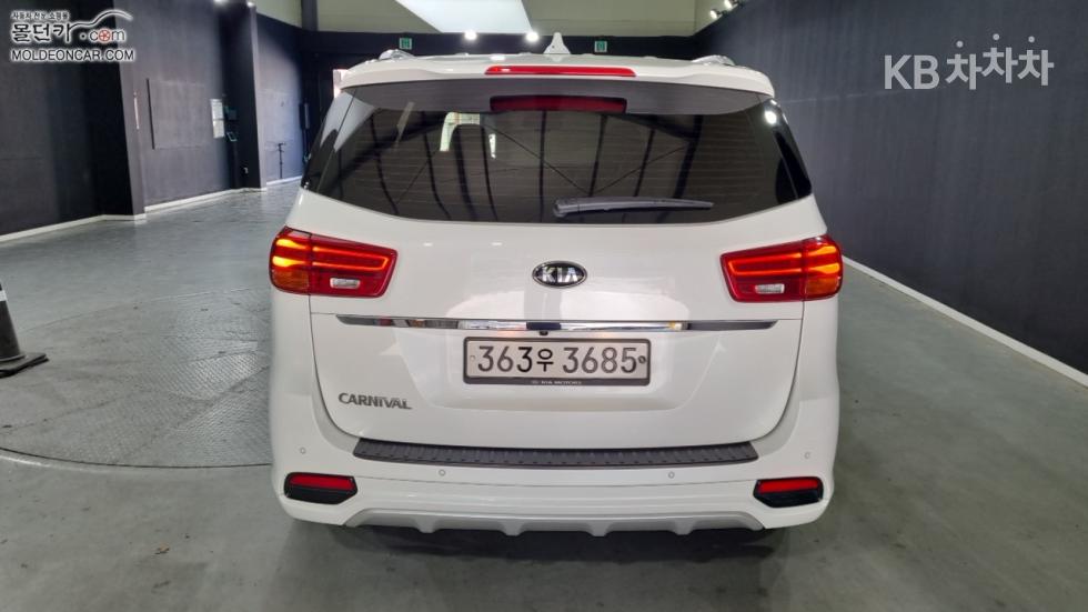 Kia Carnival — miniaturë 4