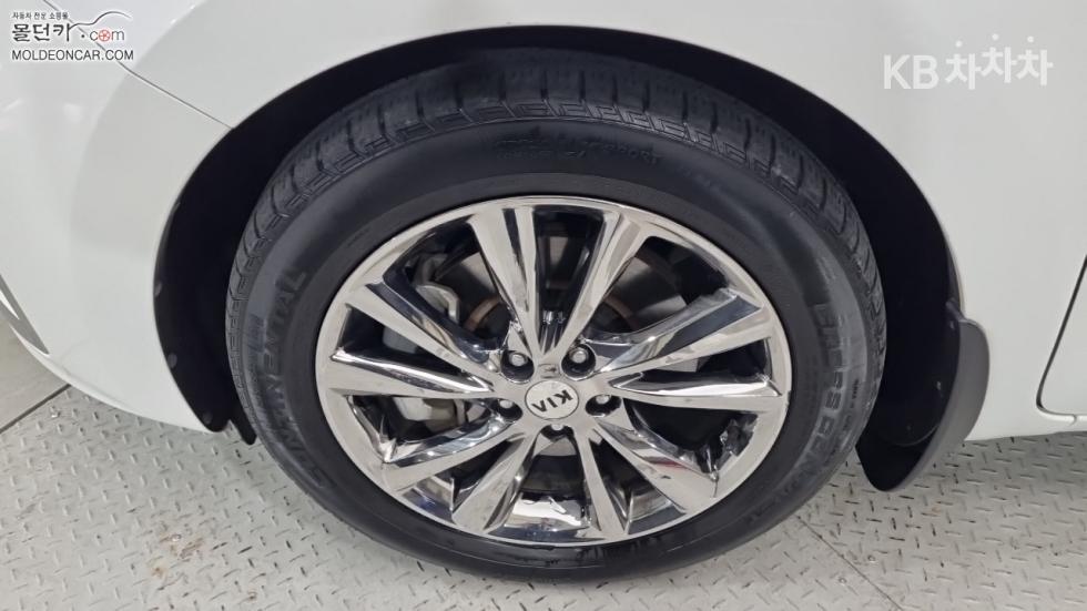 Kia Carnival — miniaturë 6