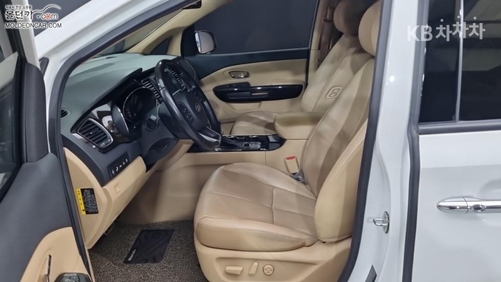 Kia Carnival — miniaturë 9