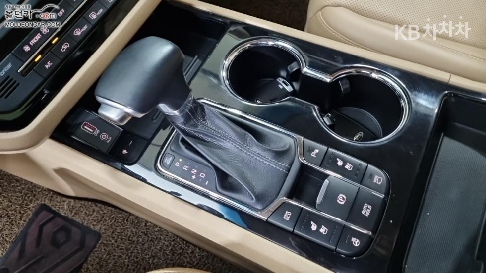 Kia Carnival — miniaturë 14