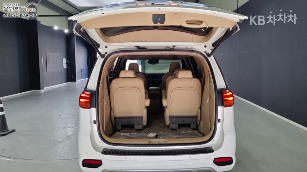 Kia Carnival — miniaturë 18