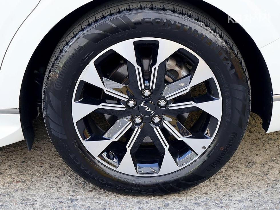 Kia Carnival — miniaturë 18