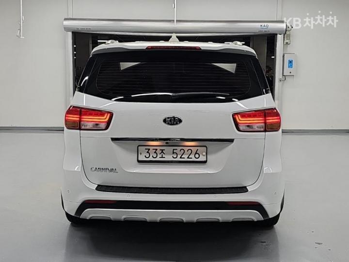 Kia Carnival — miniaturë 3