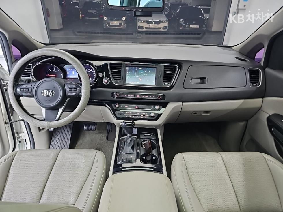 Kia Carnival — miniaturë 7