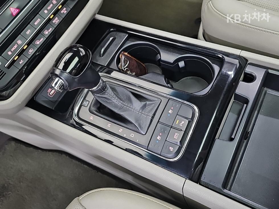 Kia Carnival — miniaturë 8
