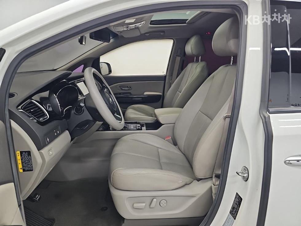 Kia Carnival — miniaturë 11