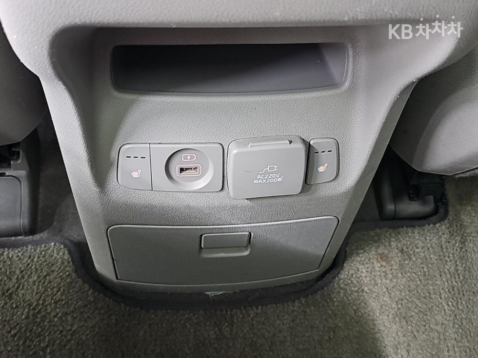 Kia Carnival — miniaturë 14