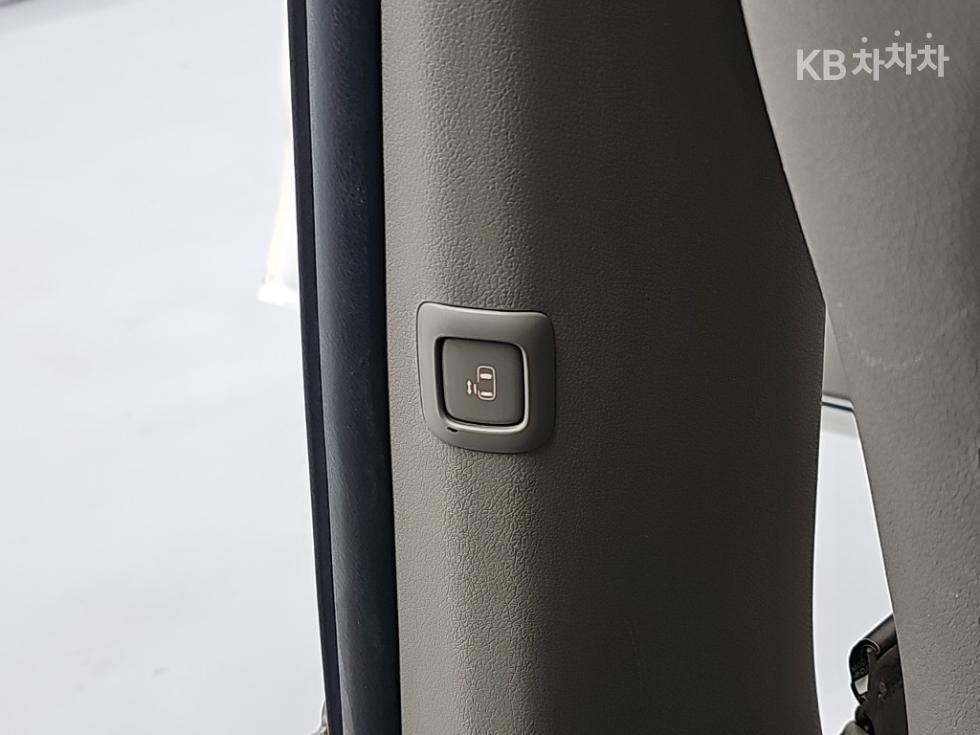 Kia Carnival — miniaturë 15