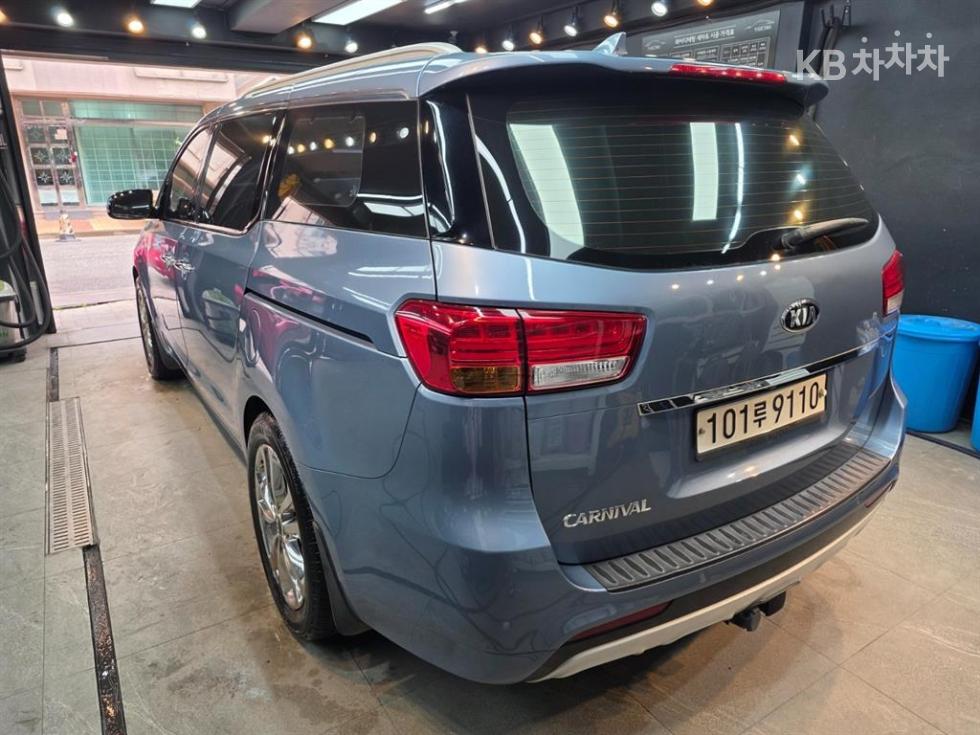 Kia Carnival — miniaturë 4