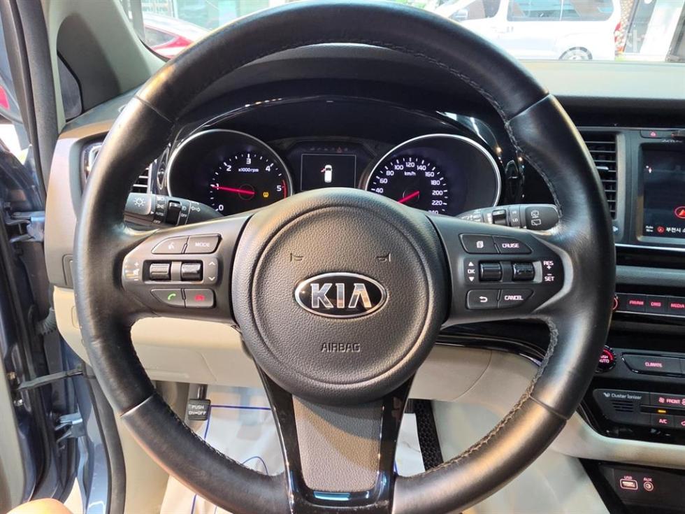 Kia Carnival — miniaturë 6