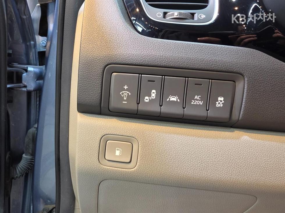 Kia Carnival — miniaturë 10