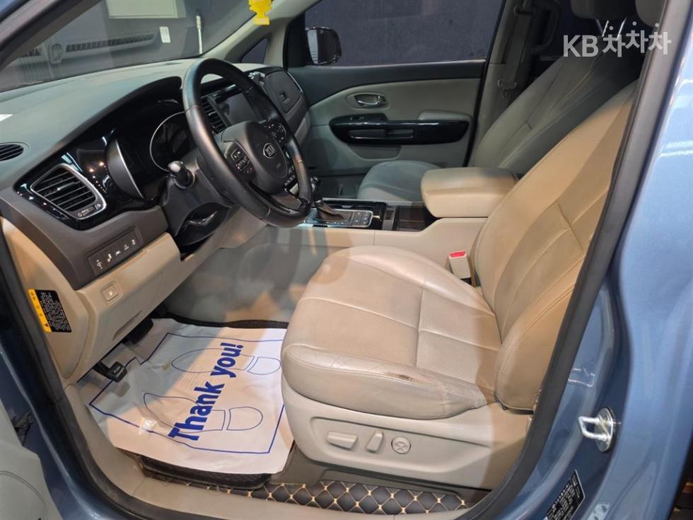 Kia Carnival — miniaturë 11