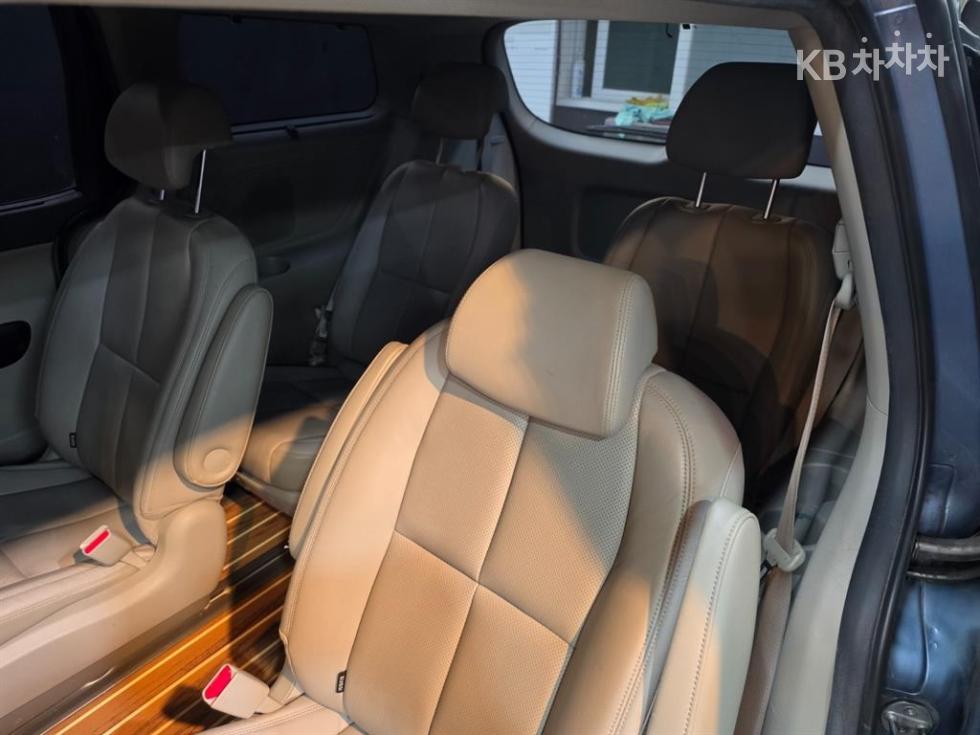 Kia Carnival — miniaturë 13