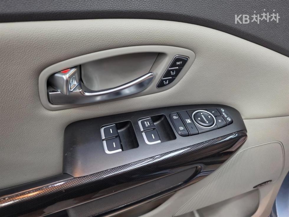 Kia Carnival — miniaturë 14