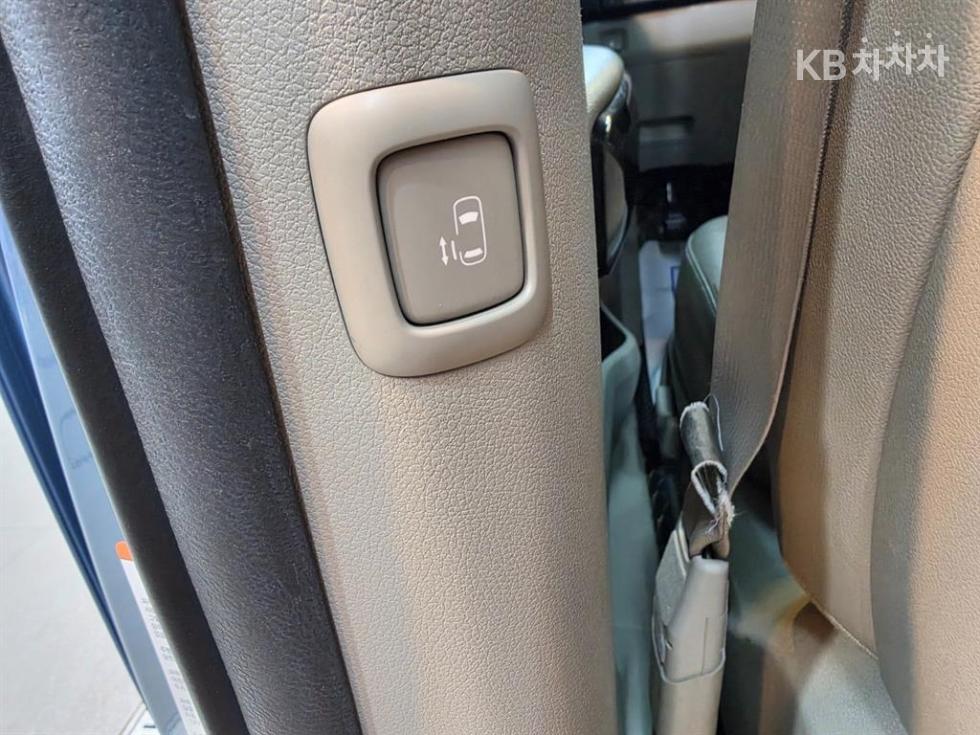 Kia Carnival — miniaturë 15