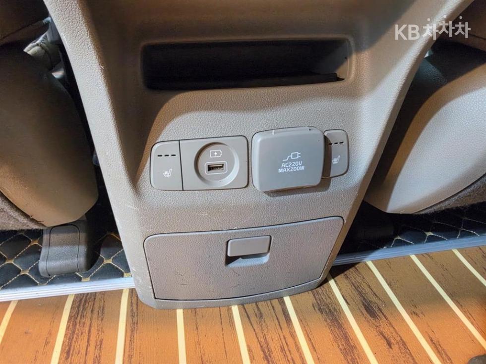 Kia Carnival — miniaturë 16