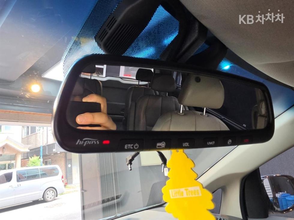 Kia Carnival — miniaturë 17