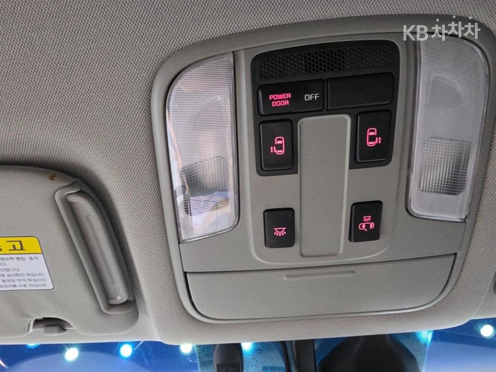 Kia Carnival — miniaturë 18