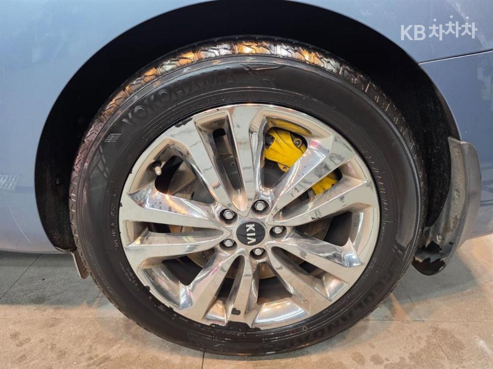 Kia Carnival — miniaturë 20