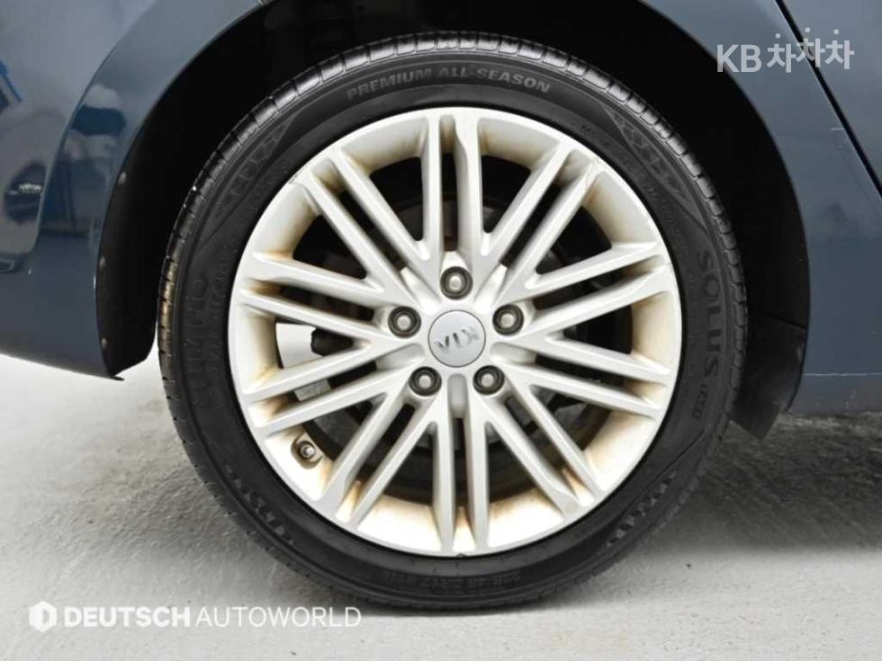 Kia Carens — miniaturë 5