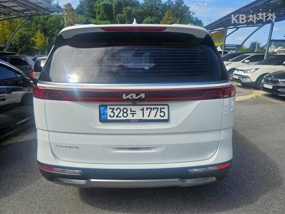 Kia Carnival — miniaturë 4