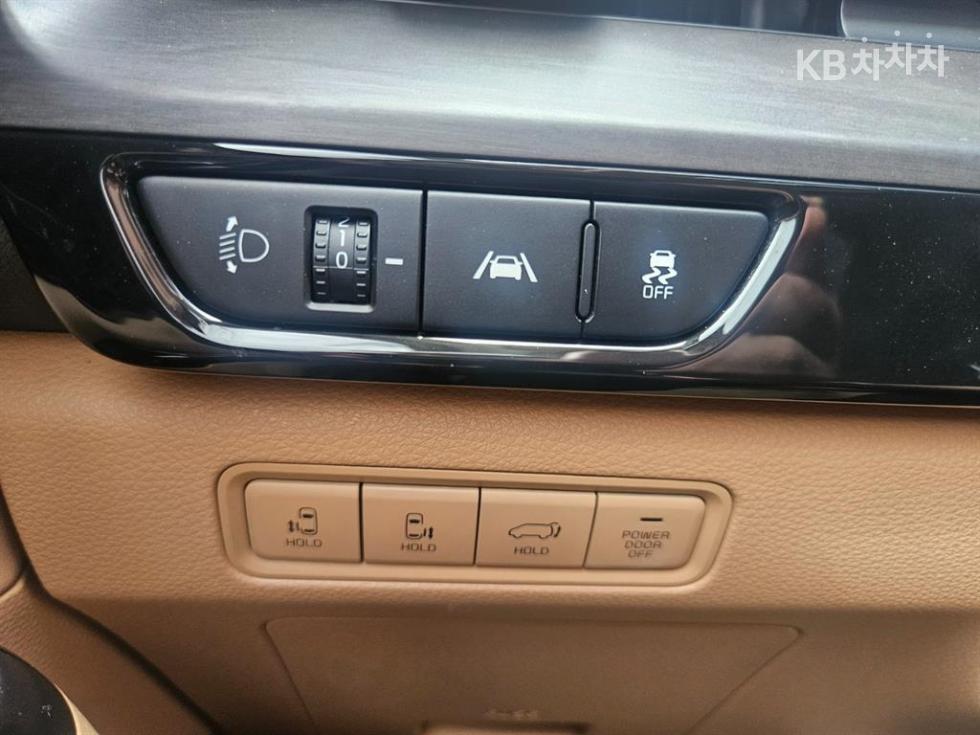 Kia Carnival — miniaturë 15