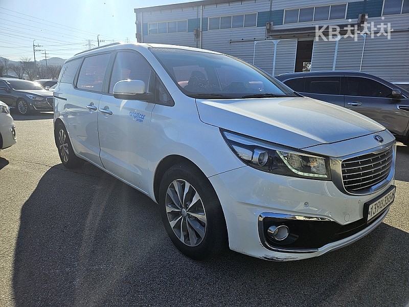 Kia Carnival — miniaturë 2