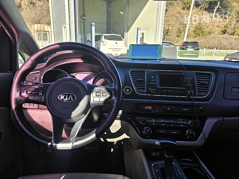 Kia Carnival — miniaturë 12