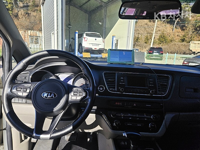 Kia Carnival — miniaturë 6