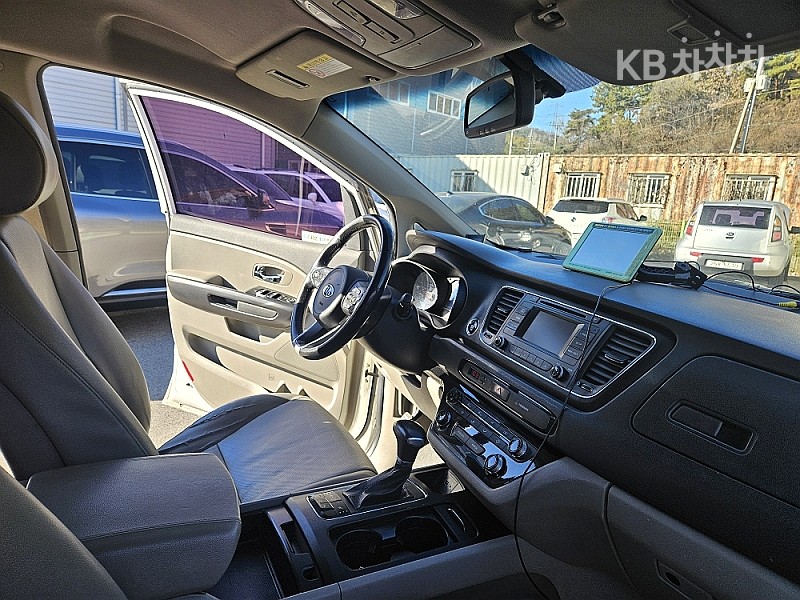 Kia Carnival — miniaturë 7