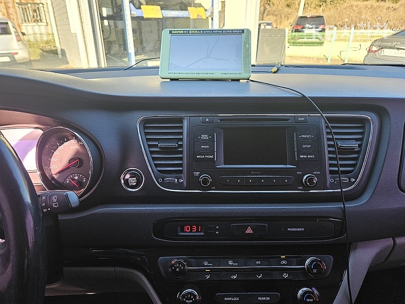 Kia Carnival — miniaturë 8
