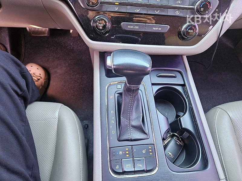 Kia Carnival — miniaturë 9