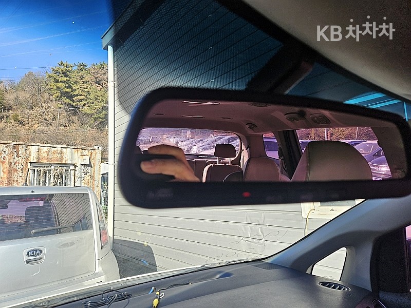 Kia Carnival — miniaturë 10