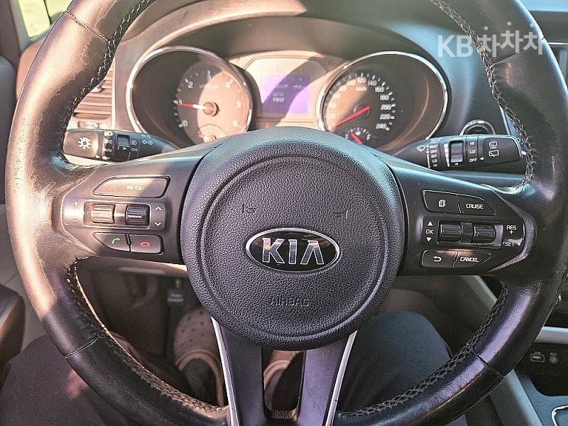Kia Carnival — miniaturë 11