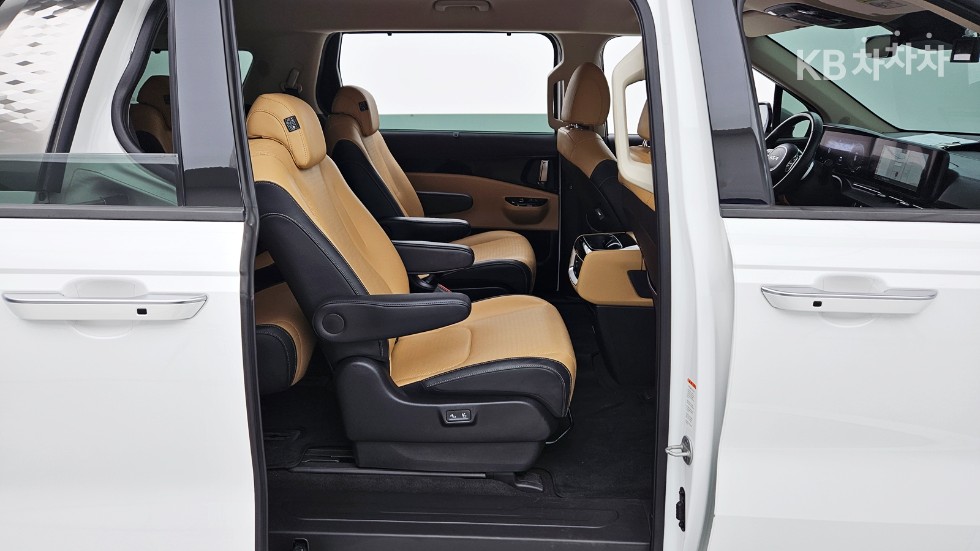 Kia Carnival — miniaturë 23