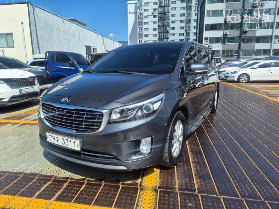 Kia Carnival — miniaturë 2