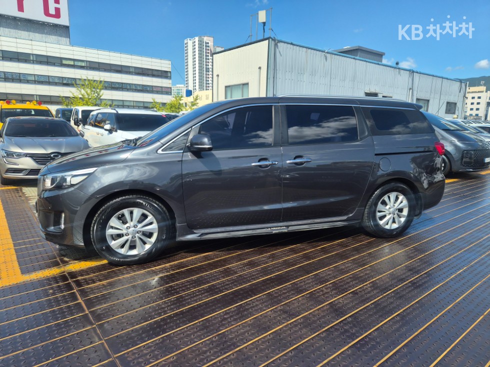 Kia Carnival — miniaturë 3