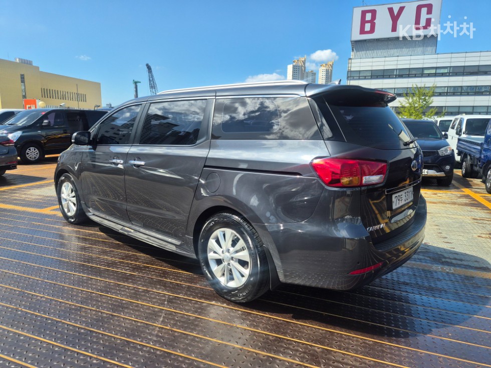 Kia Carnival — miniaturë 4