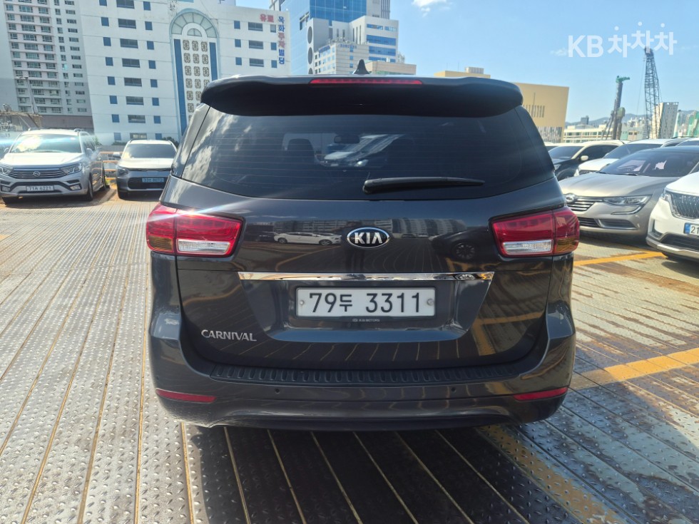 Kia Carnival — miniaturë 5