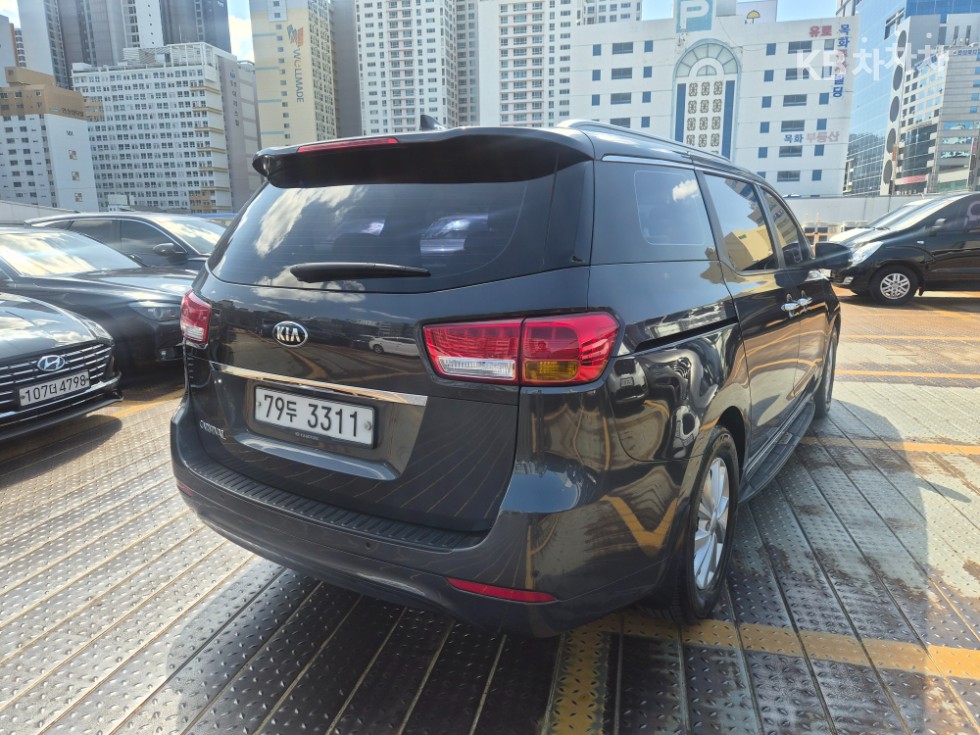 Kia Carnival — miniaturë 6