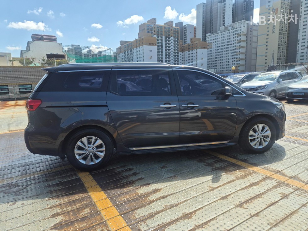 Kia Carnival — miniaturë 7