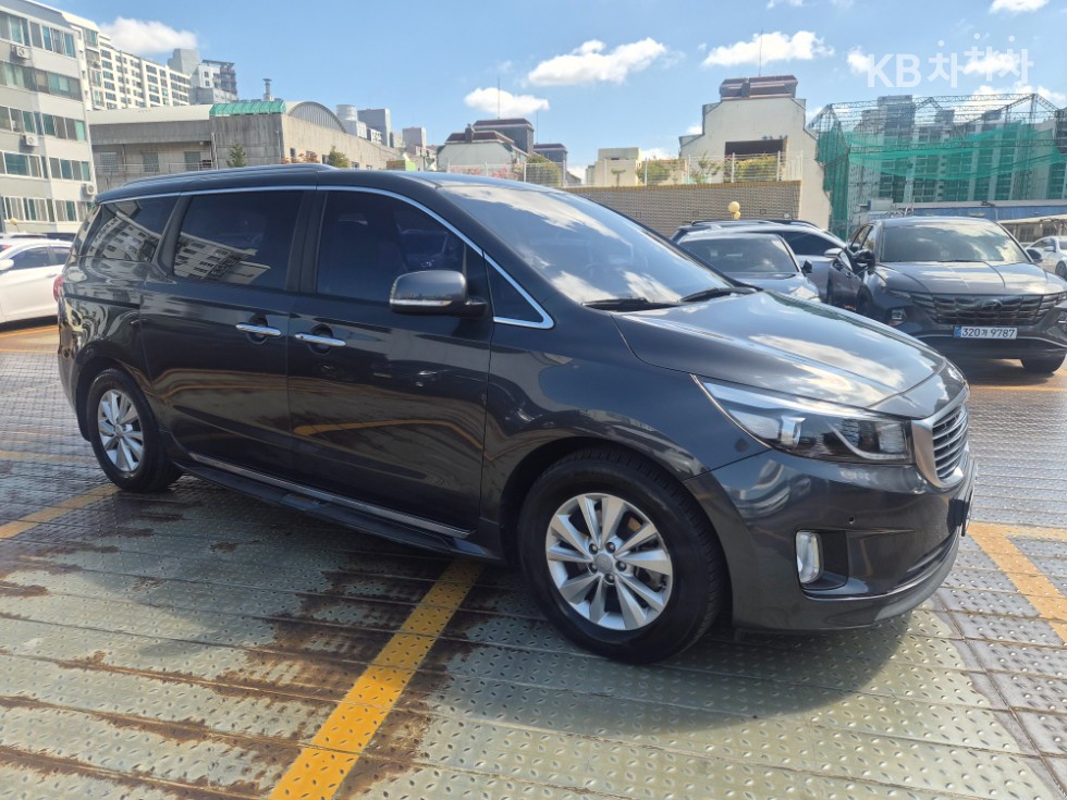 Kia Carnival — miniaturë 8